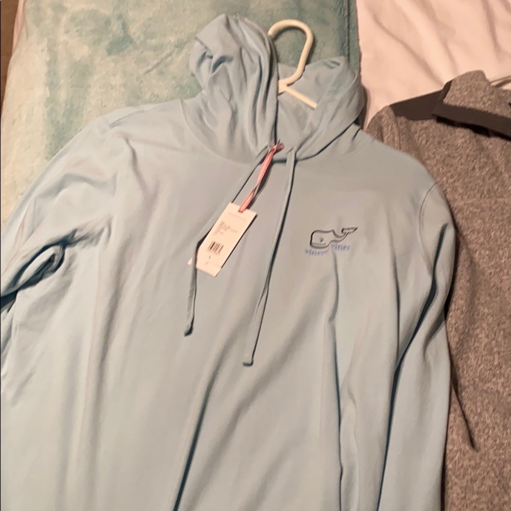 Brand new vineyard vines hoodie shirt
